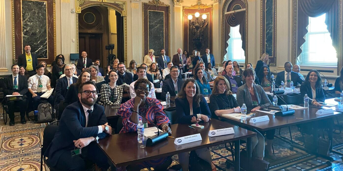 Local leaders meet in the White House to celebrate the DOT thriving communities program