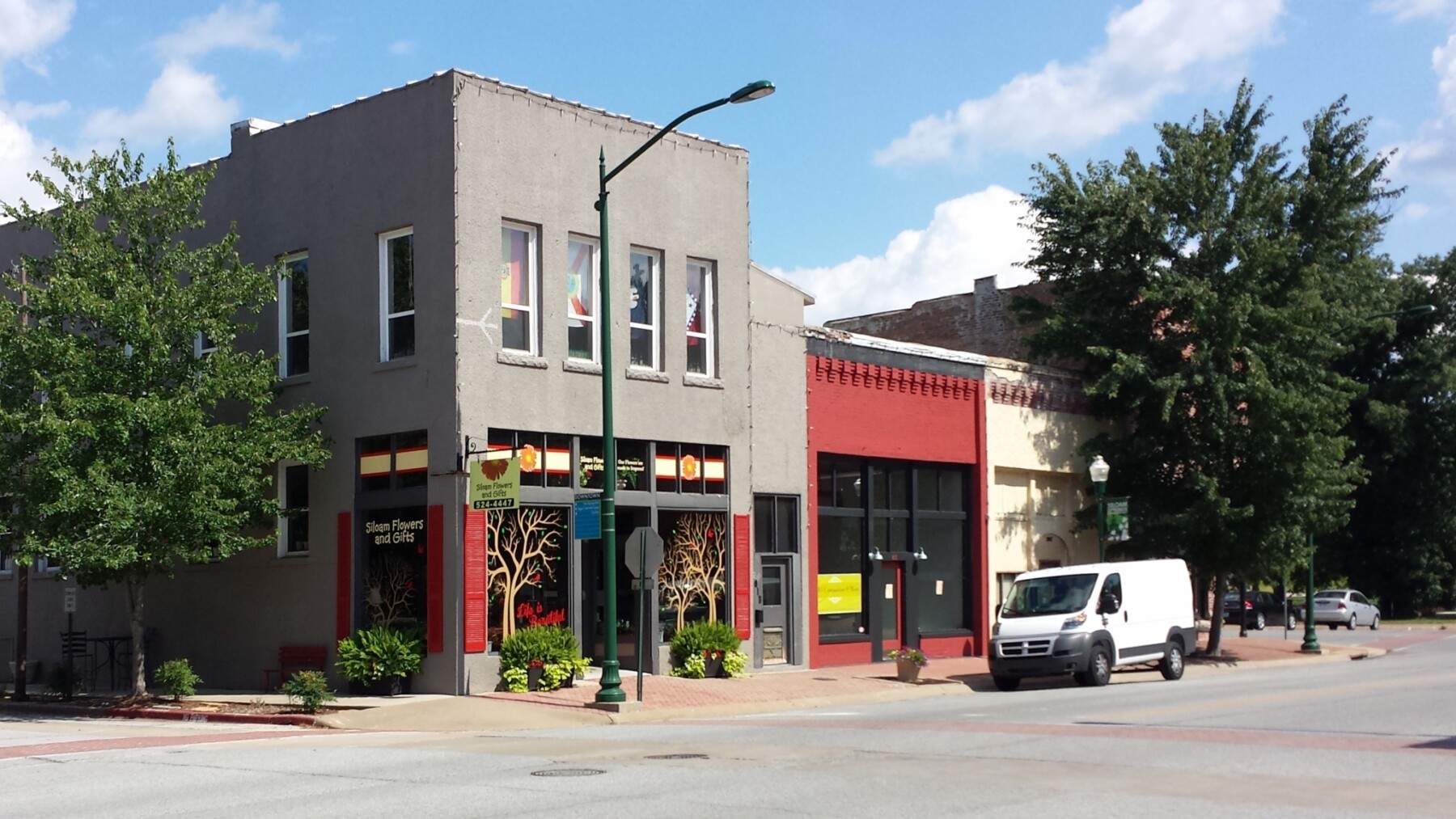 Centro de Siloam Springs, Arkansas. Edificios históricos a lo largo de Main Street.