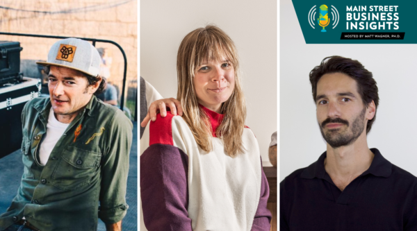 Conjunto de tres fotos con retratos de (de izquierda a derecha) un hombre con pelo castaño claro que lleva un sombrero apoyado en las manos, una mujer con pelo rubio y jersey multicolor, un hombre con barba que lleva un polo negro.