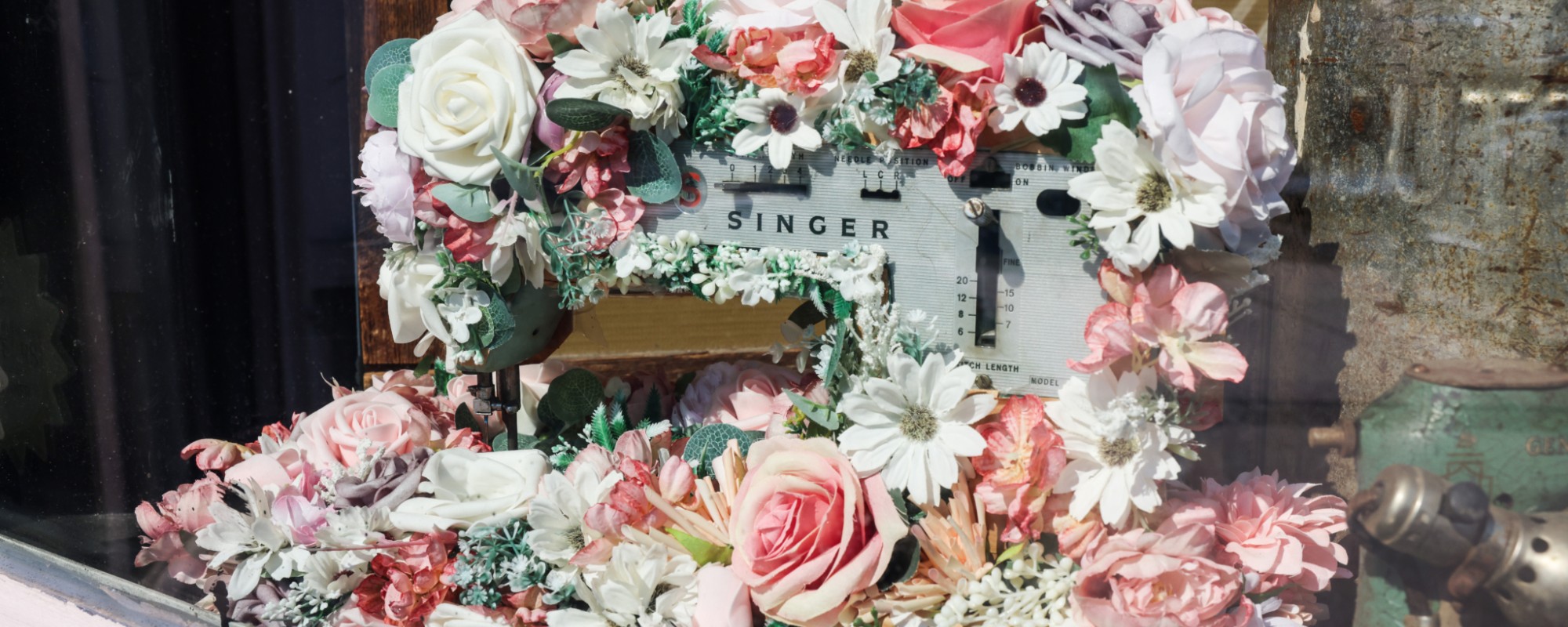 Singer sewing machine decorated with roses